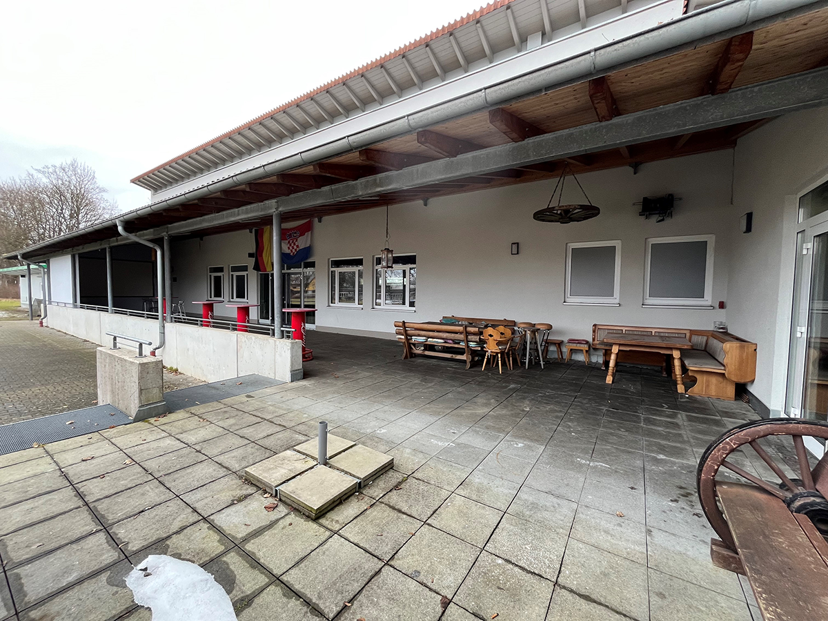 Terrasse 60 qm, überdachte Terrasse 200 qm Terrasse 60 qm, überdachte Terrasse 200 qm