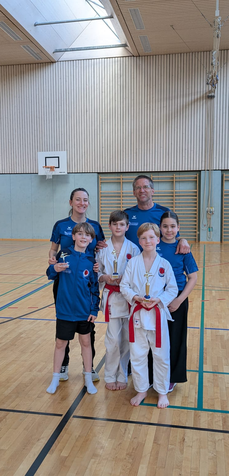 Erfolgreiche KUMITE-Athleten des Polizei Sport Verein Augsburg e.V. beim Kids Cup 2025
